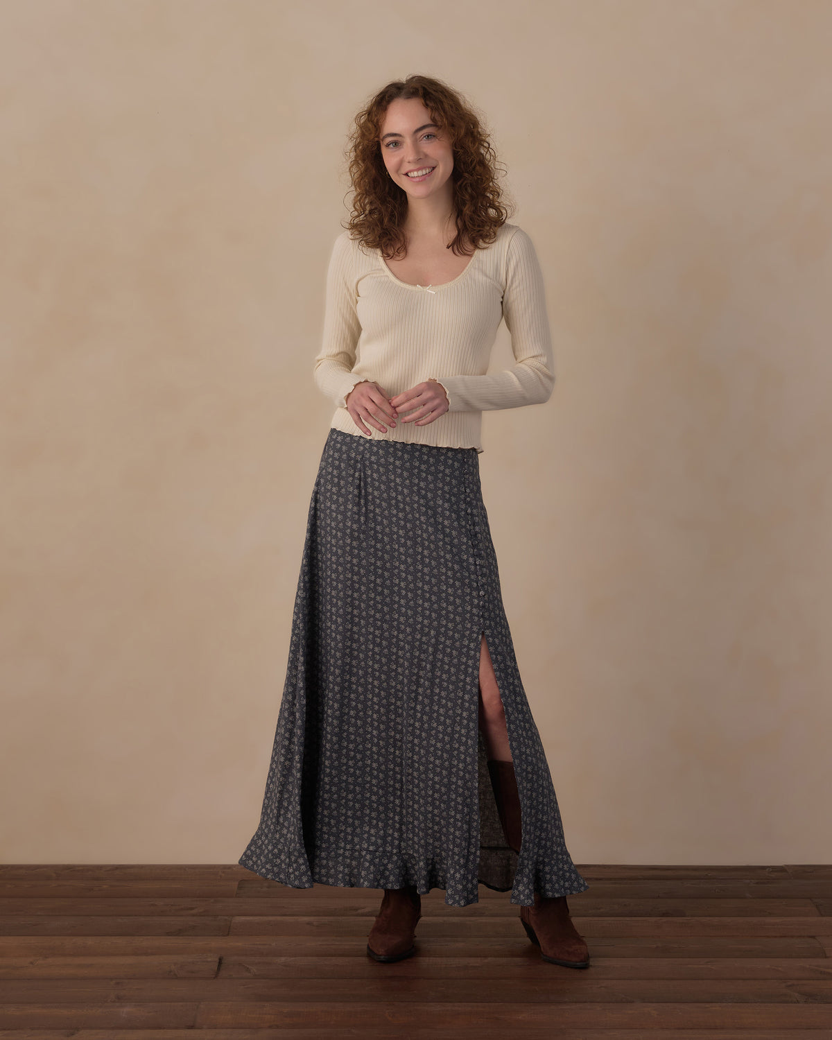 Natural ribbed long-sleeve scoop-neck top with straight hem