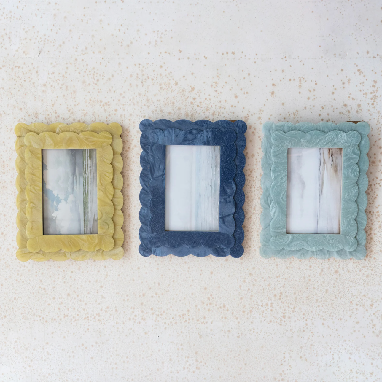 Double Scalloped Photo Frame