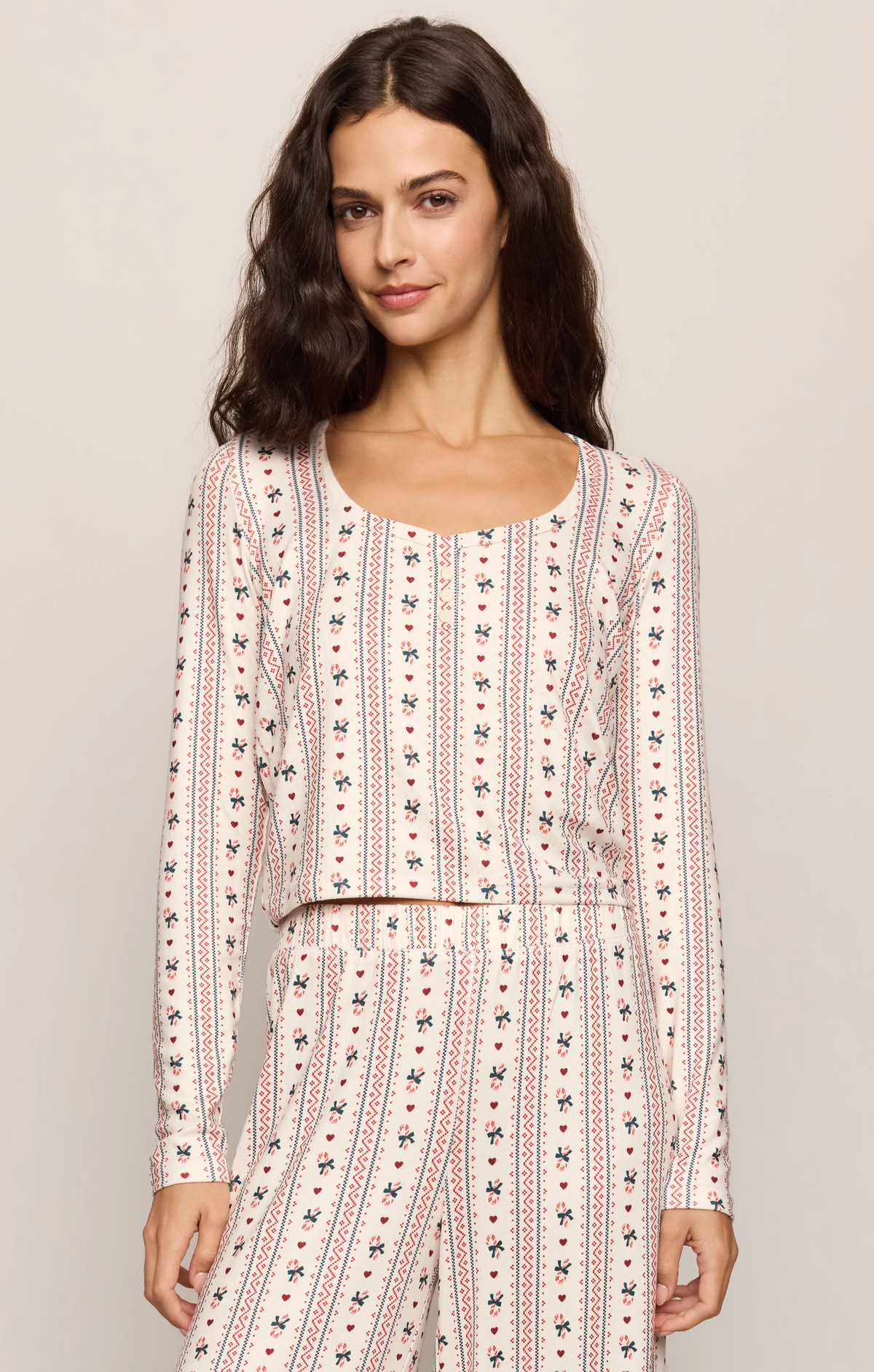 Long-sleeve top with rounded neckline and red candy-cane stripe print on white