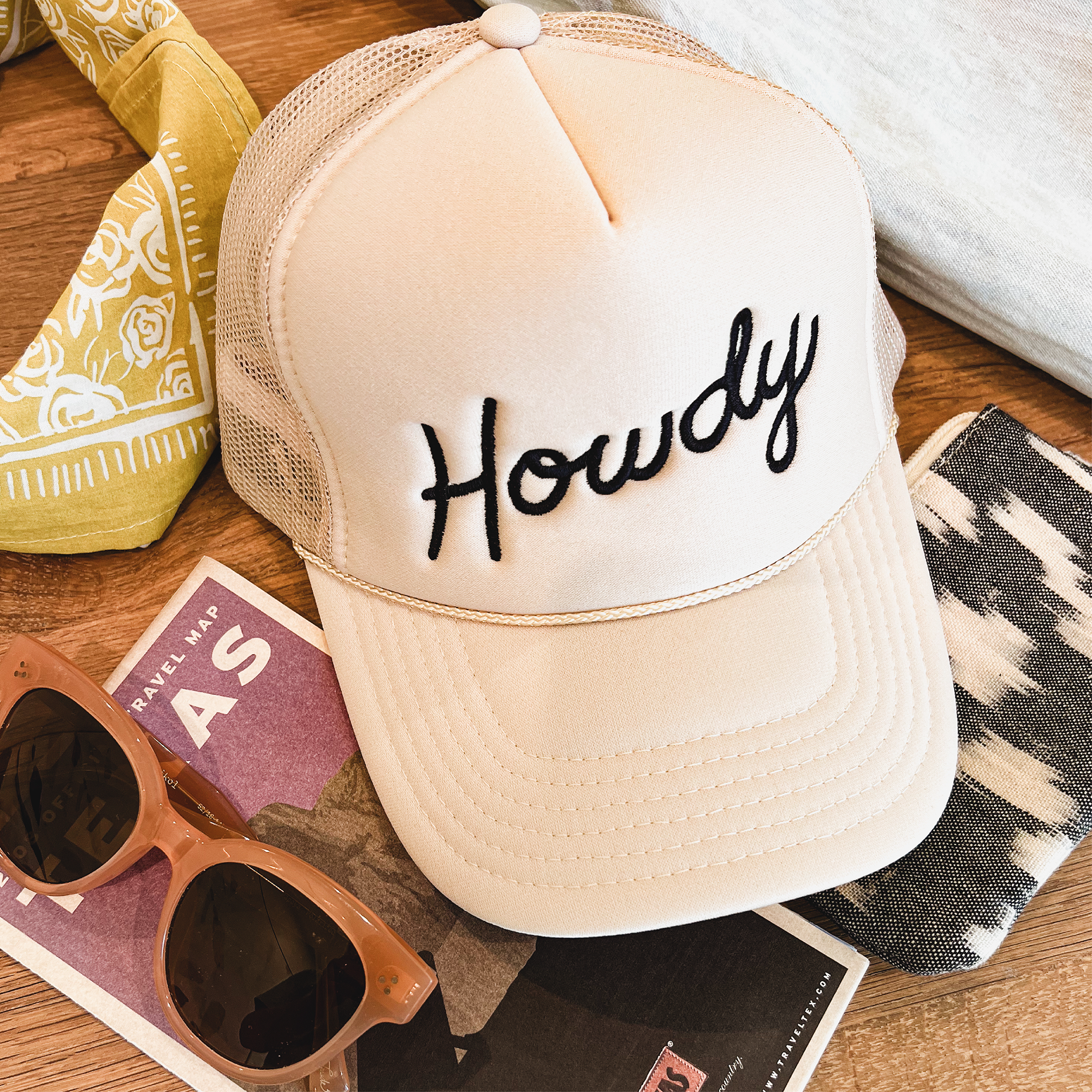 Howdy Cap Cream Embroidered