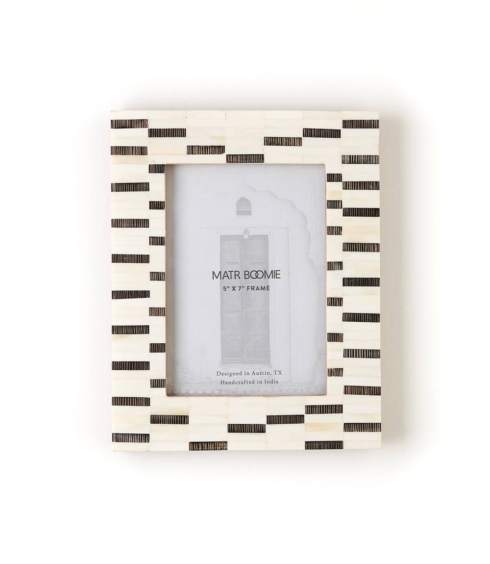 Mukhendu Black & White Picture Frame