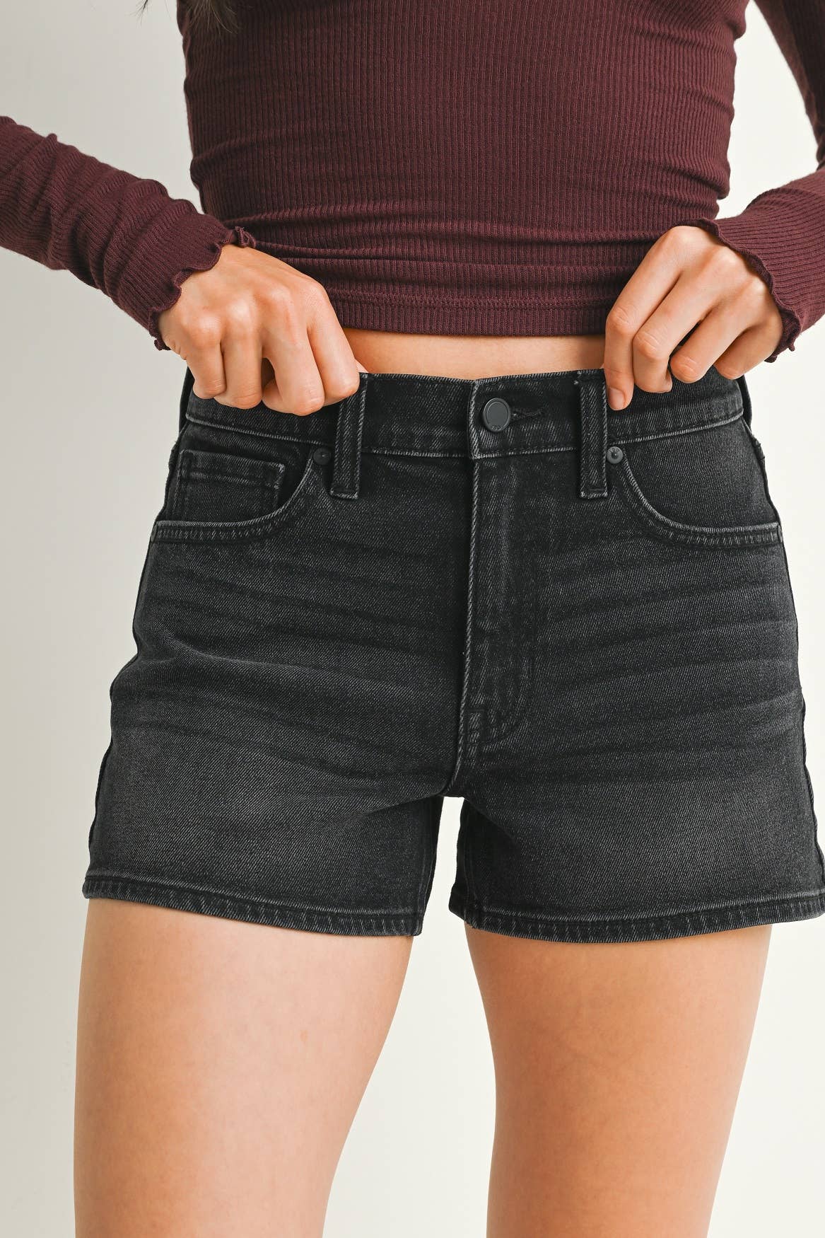 Clean Hem Stretch Short - Black