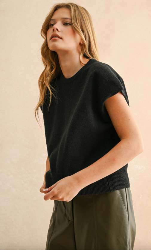 Coffee Run Sleeveless Sweater Top - Black