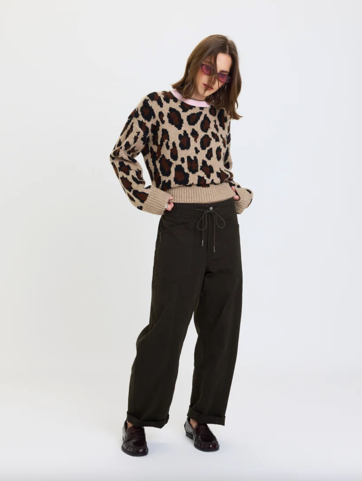 Drawstring barrel pants with black drawstring waist and side pockets, relaxed fit