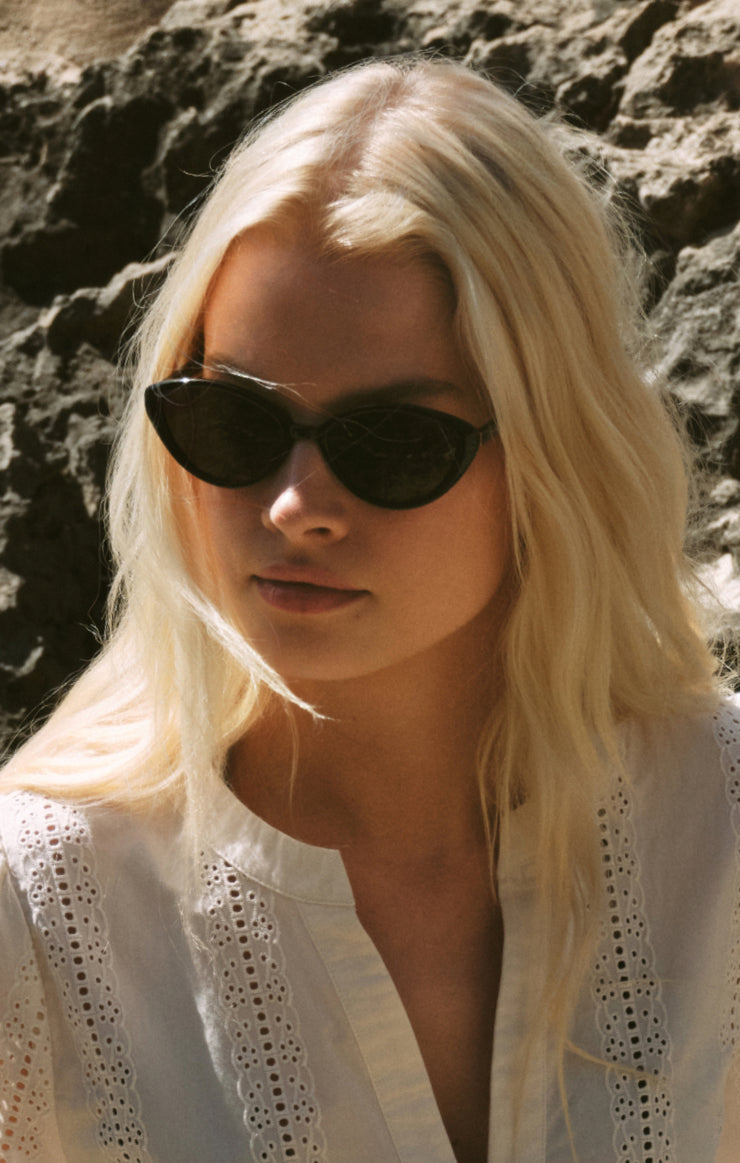 Nouveau polarized sunglasses on model with dark lenses and black frames