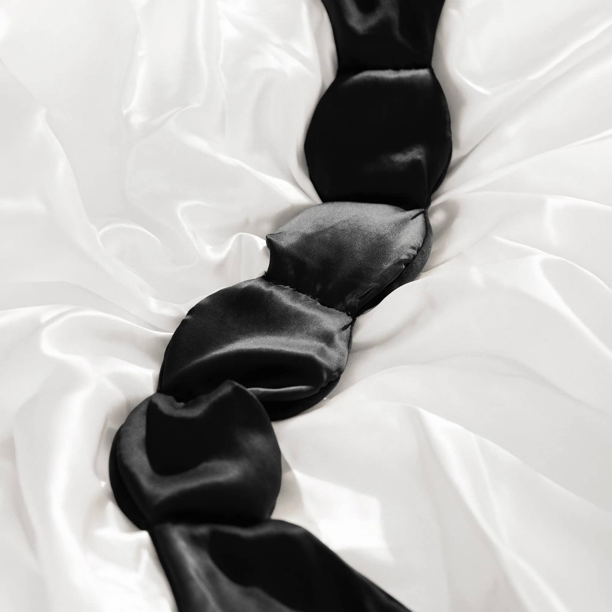 Silk Weighted Sleep Mask- Noir - Eye Mask