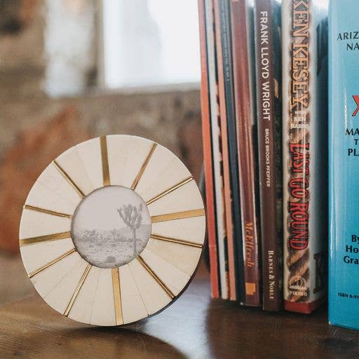 Mukhendu Round Picture Frame