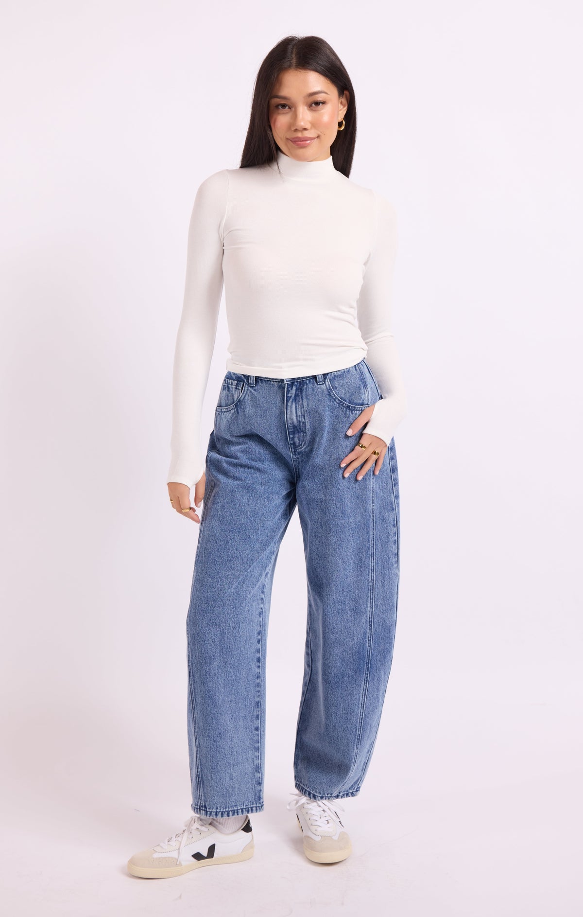 White knit turtleneck top with long sleeves, slim fit